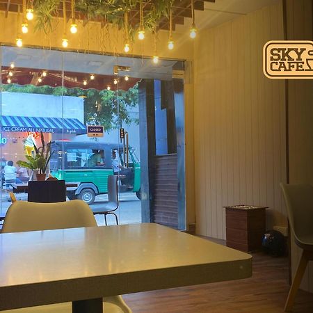 Sky Hostel Negombo Esterno foto