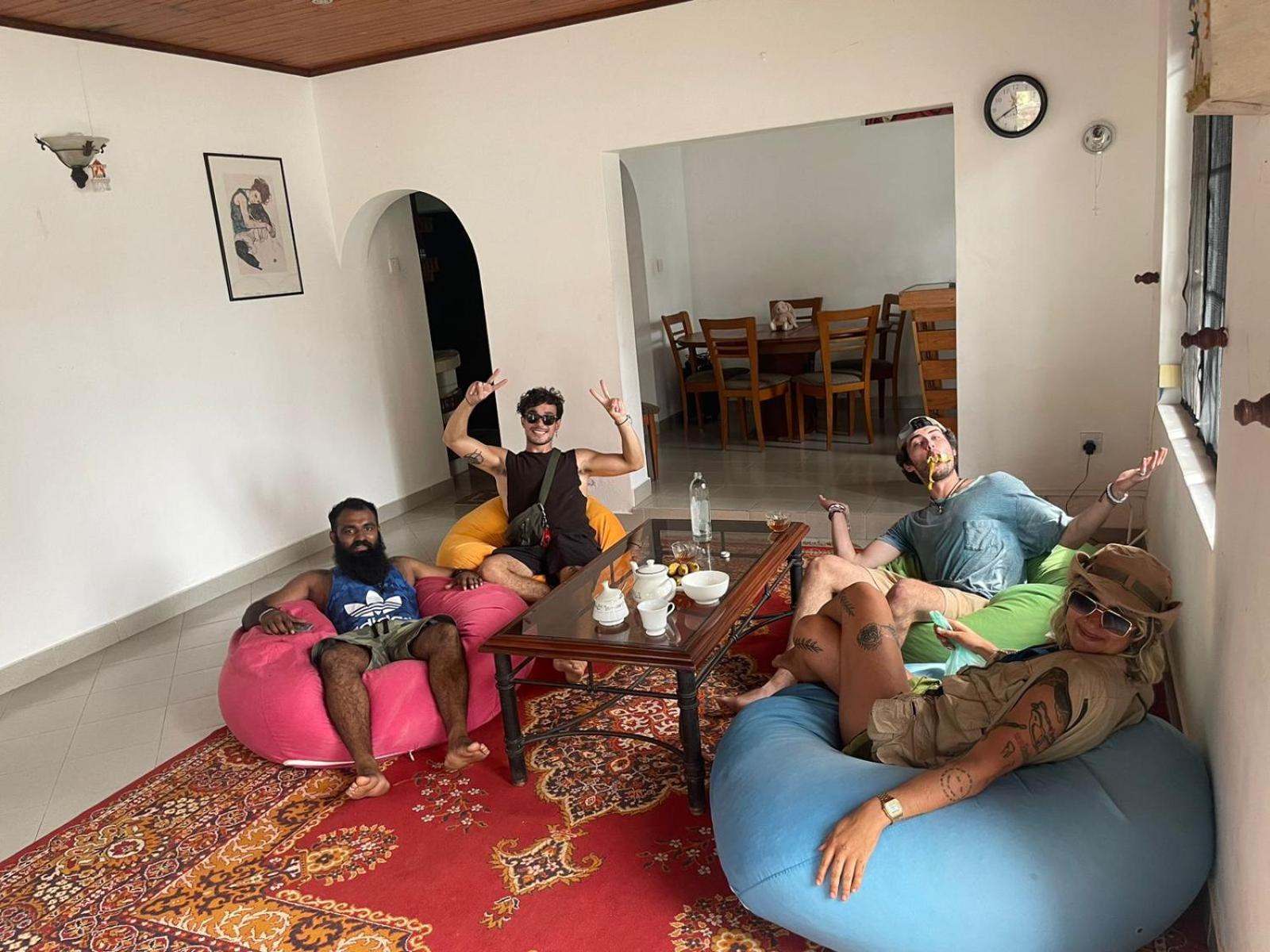 Sky Hostel Negombo Esterno foto