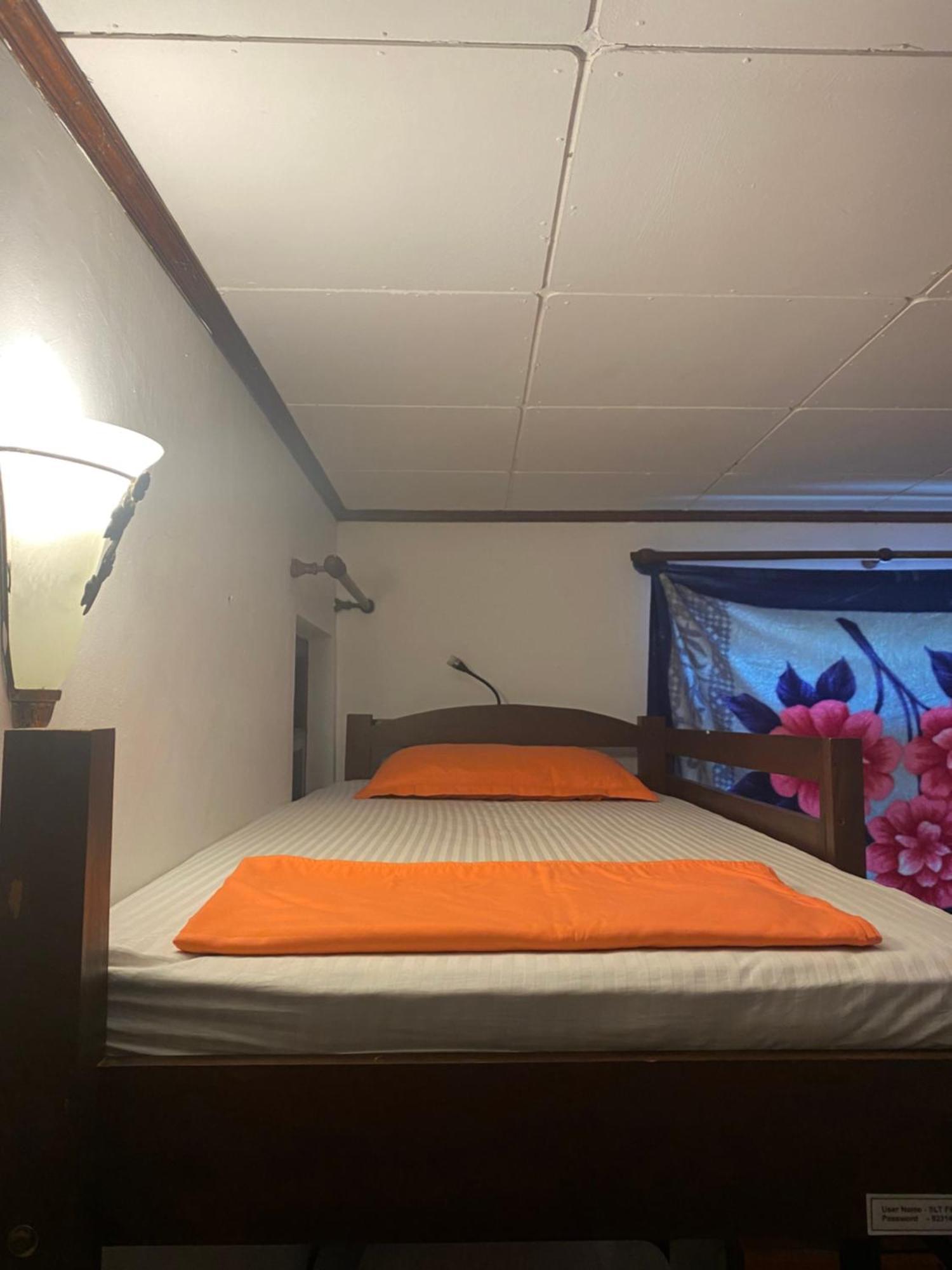 Sky Hostel Negombo Esterno foto