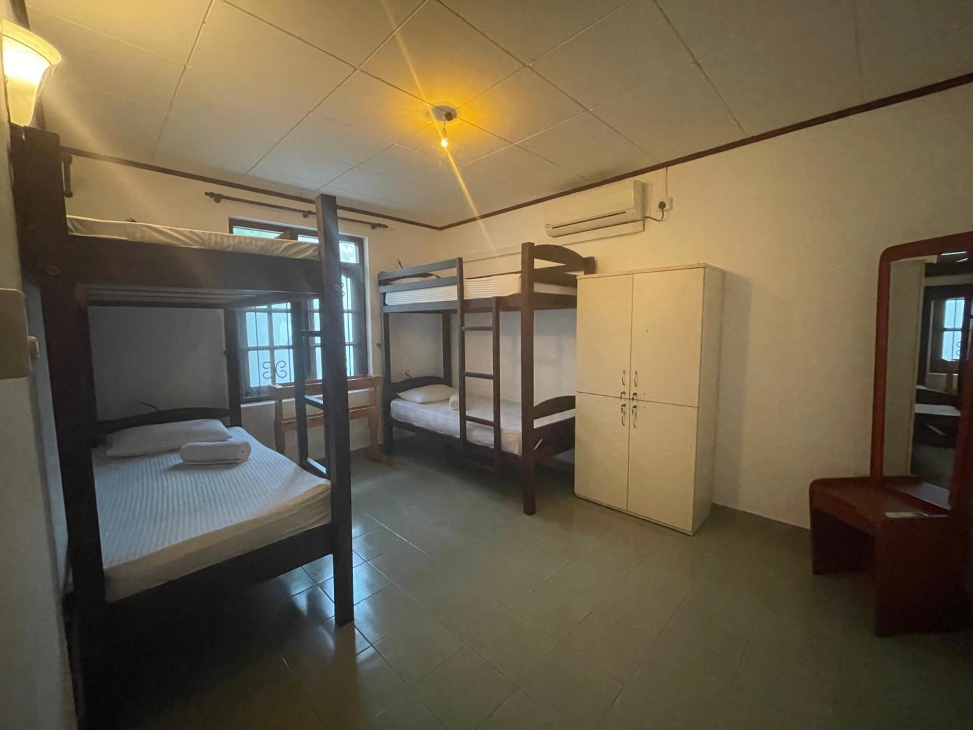 Sky Hostel Negombo Esterno foto