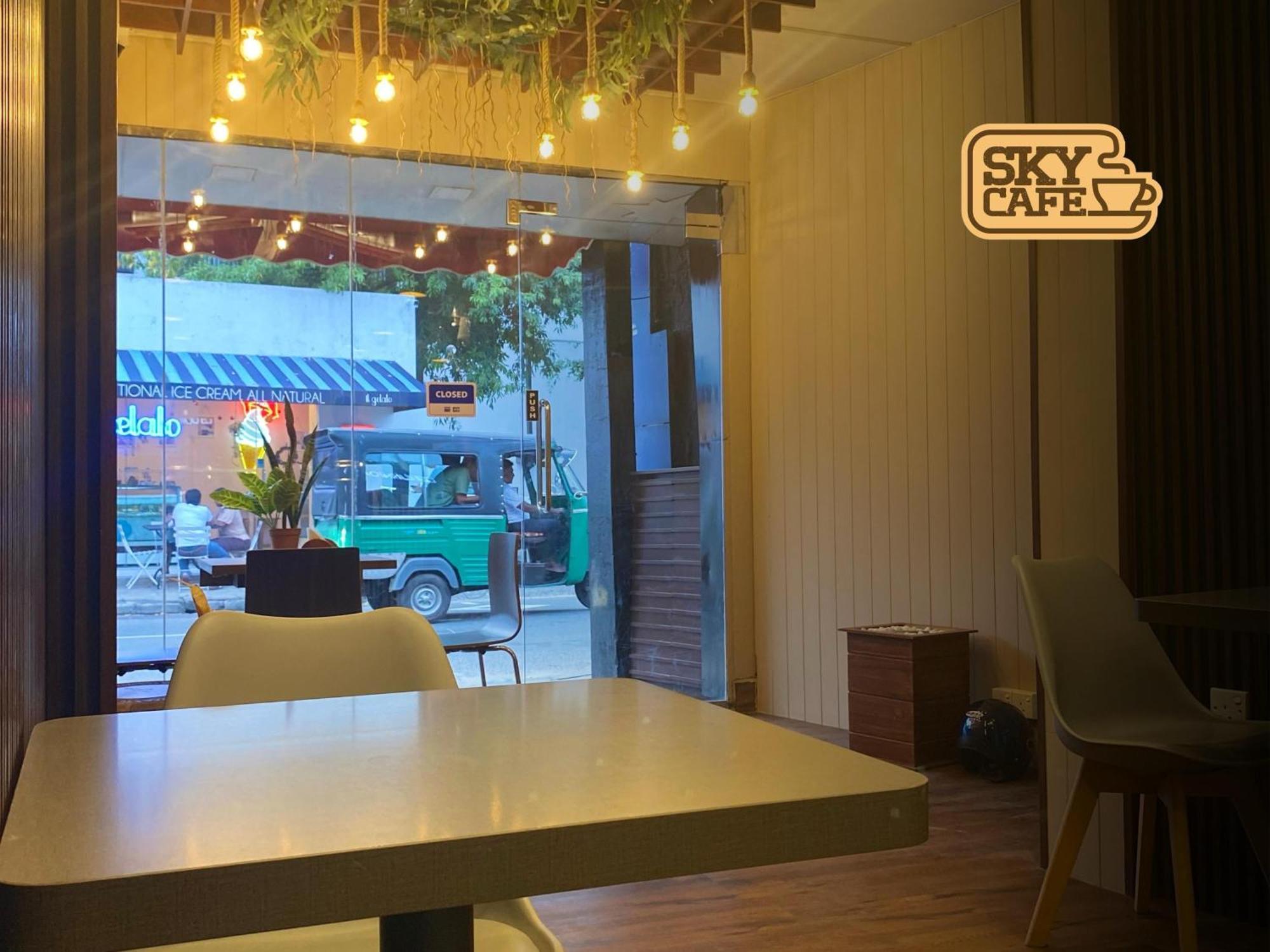 Sky Hostel Negombo Esterno foto